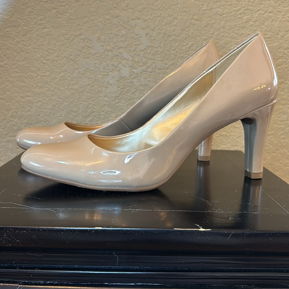 BANDOLINO Patent Nude Heels, Size 10, Wedding Guest Shoes, NEW IN BOX, Perfect!